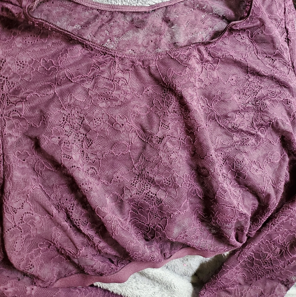 Lace long sleeve crop